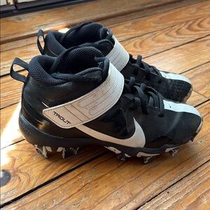 Nike Force Trout Kids Black and White Cleats Size 1Y